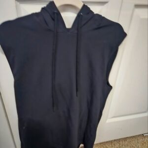 ZYIA Womens fighter sleeveless hoodie size large